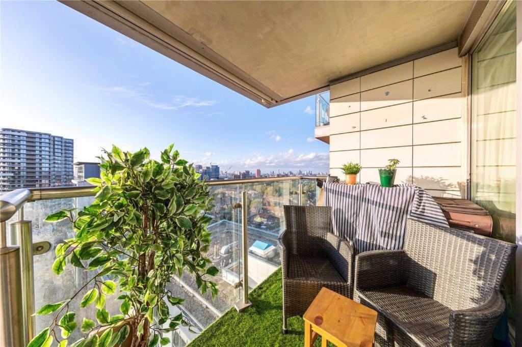 Two Bedroom Apartment - London Excel Stays Екстер'єр фото