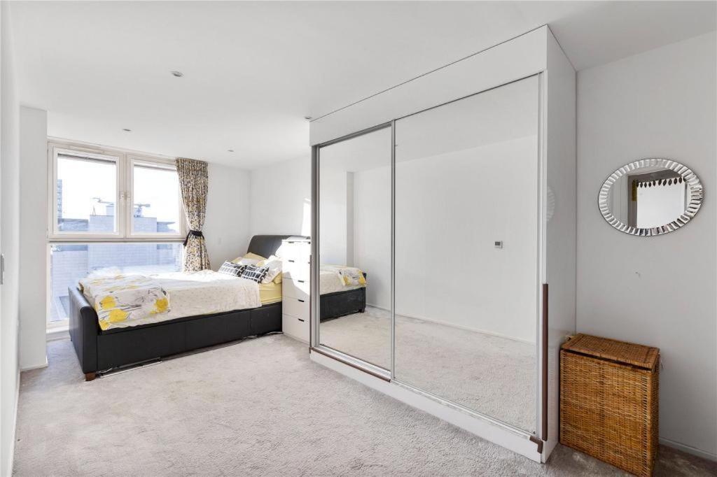 Two Bedroom Apartment - London Excel Stays Екстер'єр фото